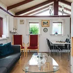 4 Person In Hemmet-by Traum Hemmet