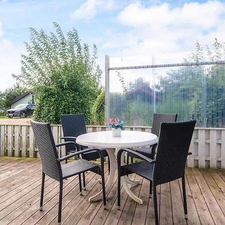 4 Person In Hemmet-by Traum Hemmet